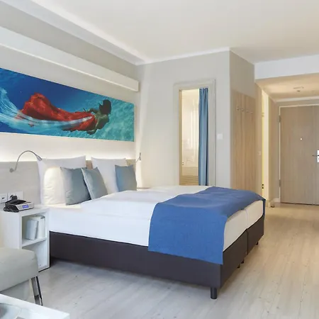 Отель Seetelhotel Kaiserstrand Beachhotel Lifestyle-hotel Direkt Am 4*